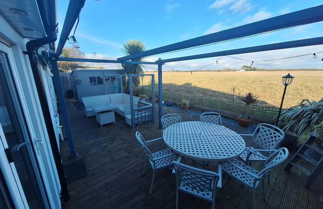 By The Sea, Home From Home Sleeps 6-1